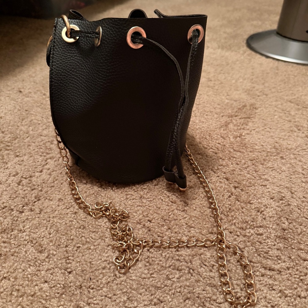 Black Pebbled Faux Leather Drawstring Bucket Bag Gold Chain Crossbody Handbag
